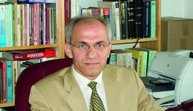 Kütüphanelerin çoğu birer kitap hapishanesidir