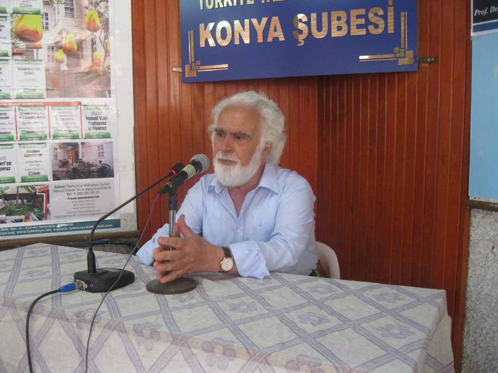 Yazar Atasoy Müftüoğlu: Muhafazakârlığı Hakaret Sayarım