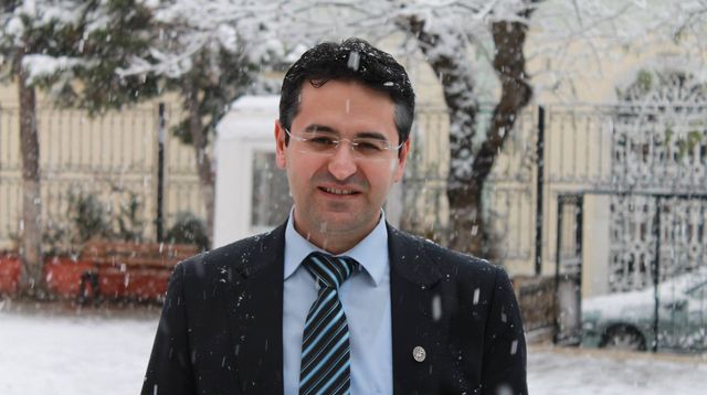 Huzursuz bir şair ağızdan mırıldanmalar