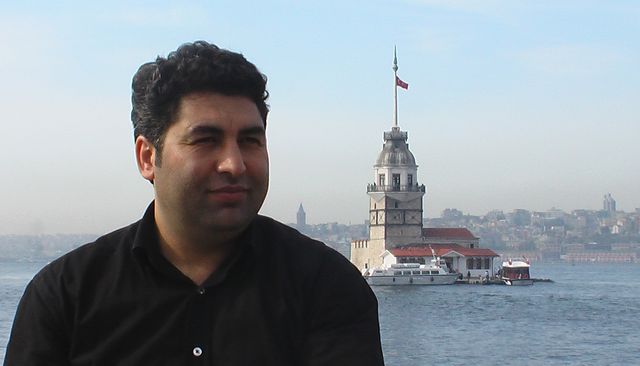 Yazı cenderesinde hayatla sıkıştırılan adam: Yazar