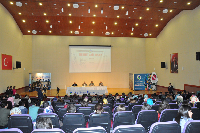 Ahi Evran Üniversitesinde  “Mehmet Akif Ersoy” Konulu Panel Düzenlendi