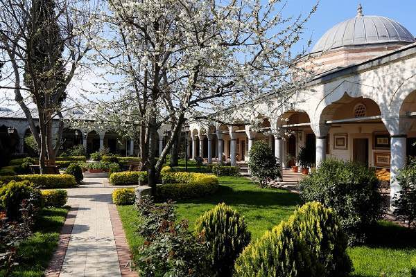 Atik Valide Camii'nde Bir İkindi Vakti