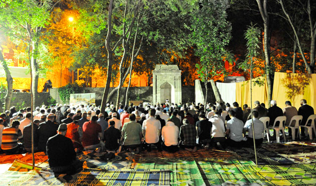 Tarihi namazgâh teravih için açıldı