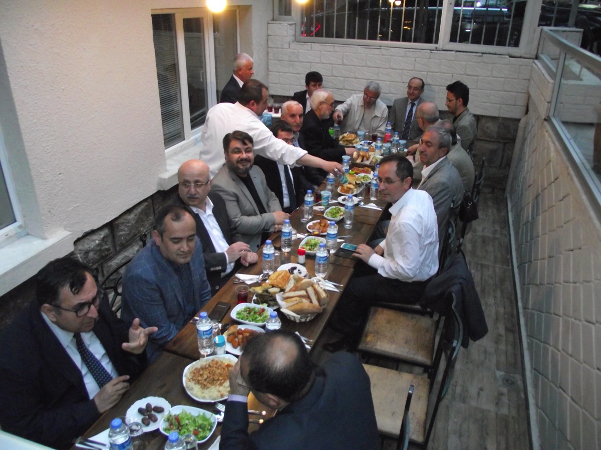 Yazarlar herfene iftarında biraraya geldi