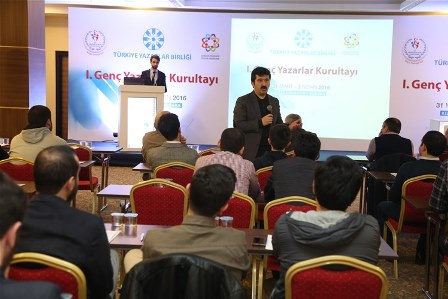 Yazarlar, toplumları aydınlatan kılavuzlardır
