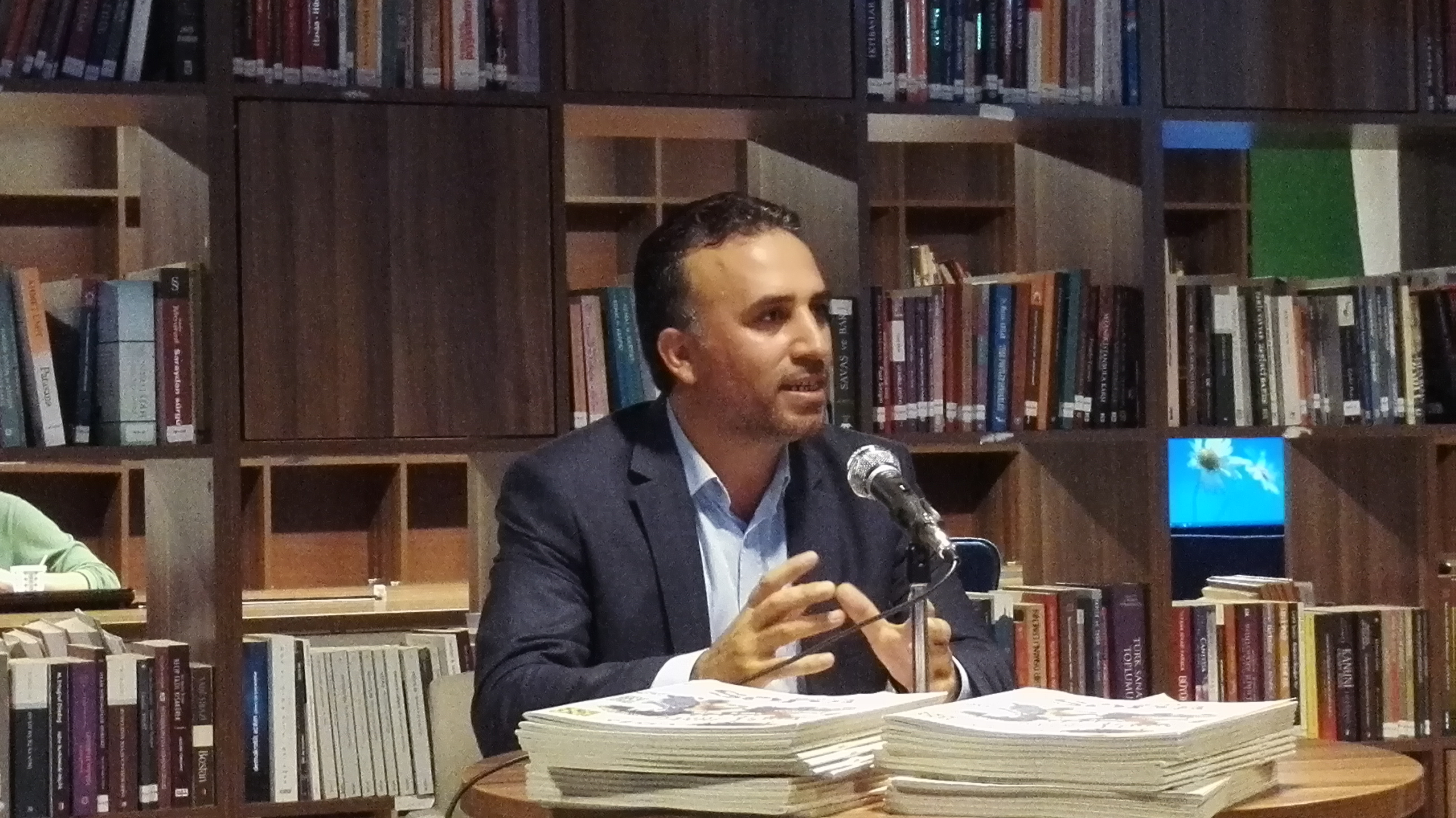 Mahmut Bıyıklı Çarşamba Kahvesi'nde Gençlere Hitap Etti