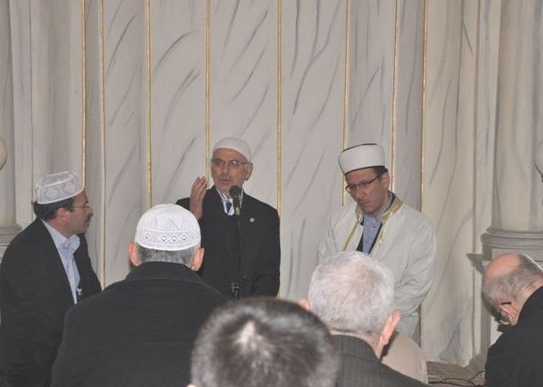 Camideki şair, i’sar sahibi bir mümindi