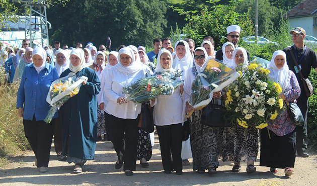 Srebrenitsalı annelerden soykırım davasına destek