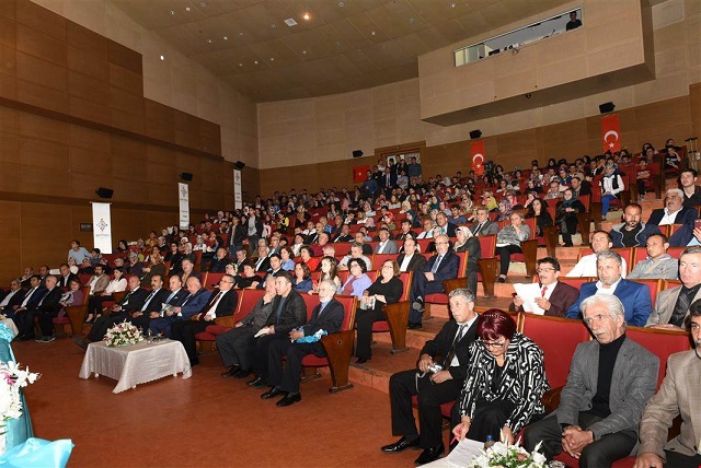 Batmanda Şiirler de Kardeştir ve A. Vahap Akbaş’ın Şiirlerinde Kardeşlik Paneli Düzenlendi