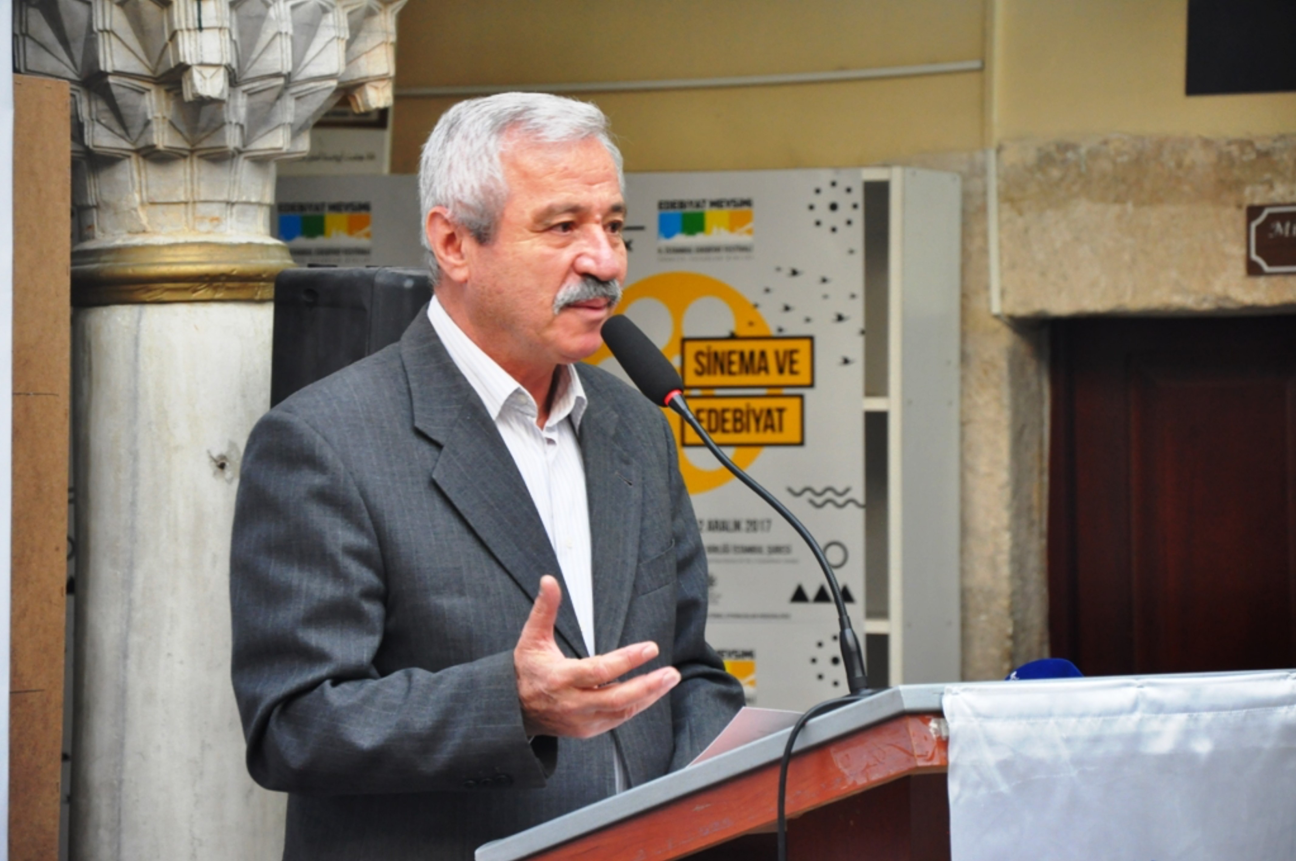 D. Mehmet Doğan: "Görüntü bombardımanı altında yaşamaya ve düşünmeye çalışıyoruz."