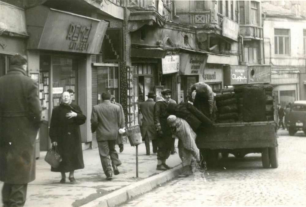 1936 Yılından Yayıncılarla Söyleşiler: Ahmet Halit Yaşaroğlu ile Muallim Ahmet Halit Kütüphanesi Üzerine