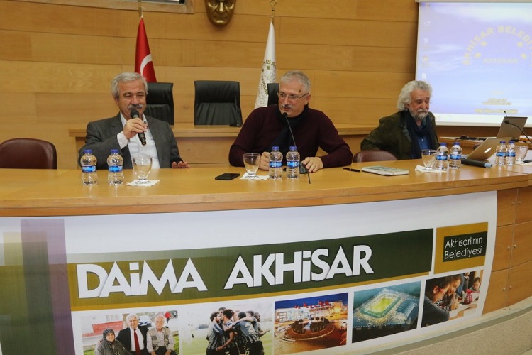 Akhisar’da edebiyat ve sanat üzerine söyleşi