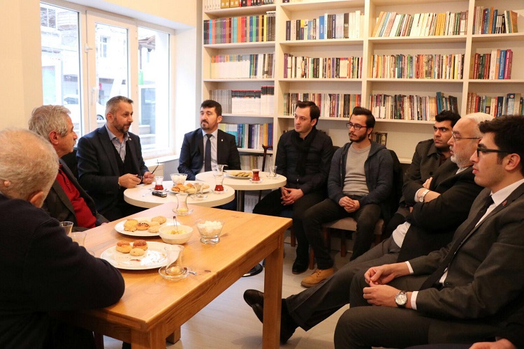 Gençlerimiz çok çalışmalı, uyumlu ve dirayetli olmalıdır