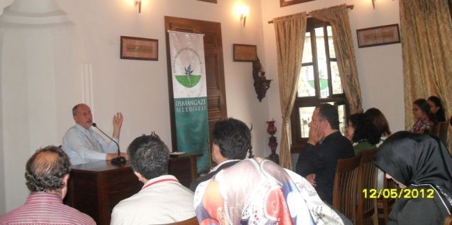 Dindarlardan sanatkâr olmaz dedi