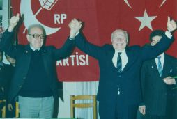 Batı'da yasaklanan kitap Türkiye'de!