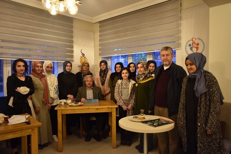 Genç Kahve'de Safahat Okumaları