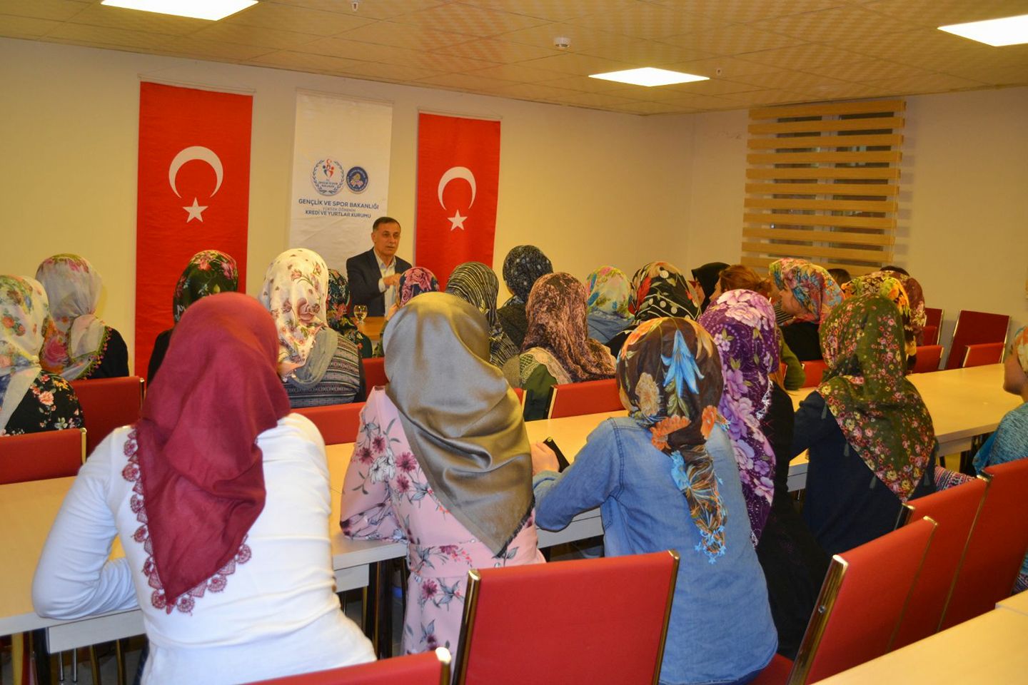 Gençler Üzerinde Çevre ve Arkadaş Etkisi