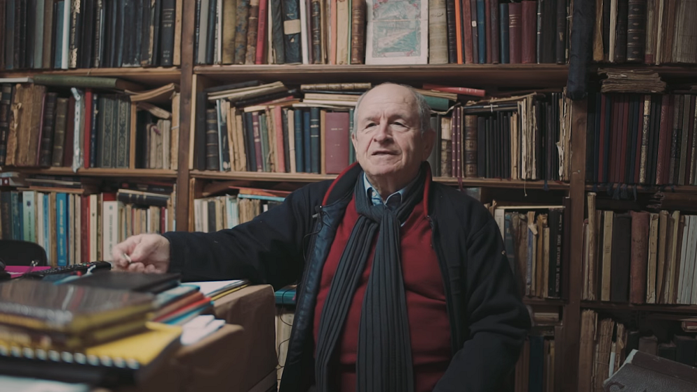 Mezar Taşıma 'Kitapların İçinde Doğdu, Kitaba Doymadan Öldü' Yazın!