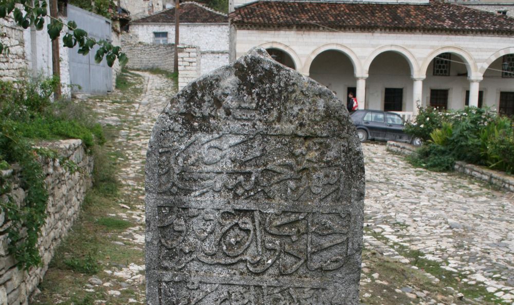 Arnavutluk’ta En Eski Tarihli Osmanlı Mezar Taşı