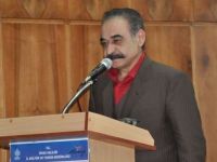 Berat Demirci denemelerinde de şairdir