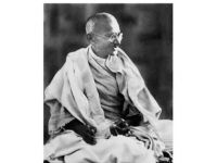 Faik Öcal: Romain Rolland’tan Siyasi Bir Biyografi Denemesi: Mahatma Gandhi
