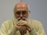 A. Yüksel Özemre'den yeni evlilere mektup