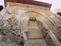 Estetik tavırla ancak mutlak güzeli arar insan