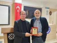 Fotoğraf sanatçısı Ahmet Nayır’a TYB yönetiminden teşekkür belgesi