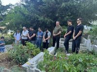 Şair Erdem Bayazıt kabri başındı anıldı