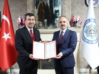 Arıcan’a “Türk Dünyası Bilgelik Asası” ödülü Verildi