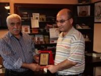 'Tahammül Şeridi' şiir ödülünü aldı