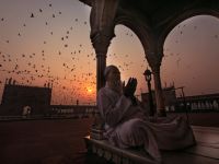 Meclislerin en saygını ve üstününü işaret etti