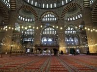 Rahmet denizi cûş edip âlemlere doldu yine