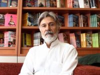 Yaralı Ceylanlar Kulübü'nün kapısında