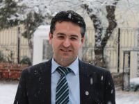 Huzursuz bir şair ağızdan mırıldanmalar