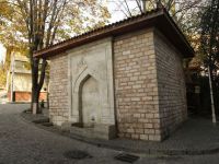 Koca bir tarih gözümüzün önünde yitip gidiyor