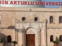 Mardin Artuklu Üniversitesi’nde Türkçe, İngilizce, Arapça, Kürtçe, Süryanice ve Farsça Kitaplar