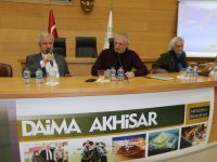 Akhisar’da edebiyat ve sanat üzerine söyleşi