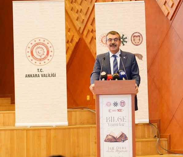 2--milli-egitim-bakani-yusuf-tekin-.jpg