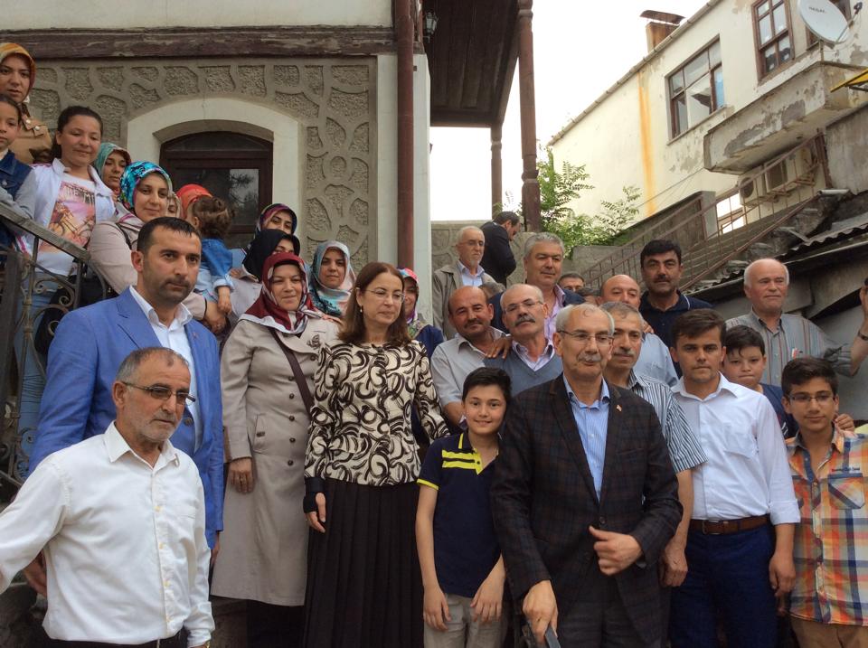 2-bakan-hanimla-kulturevi-onunde-2014.jpg