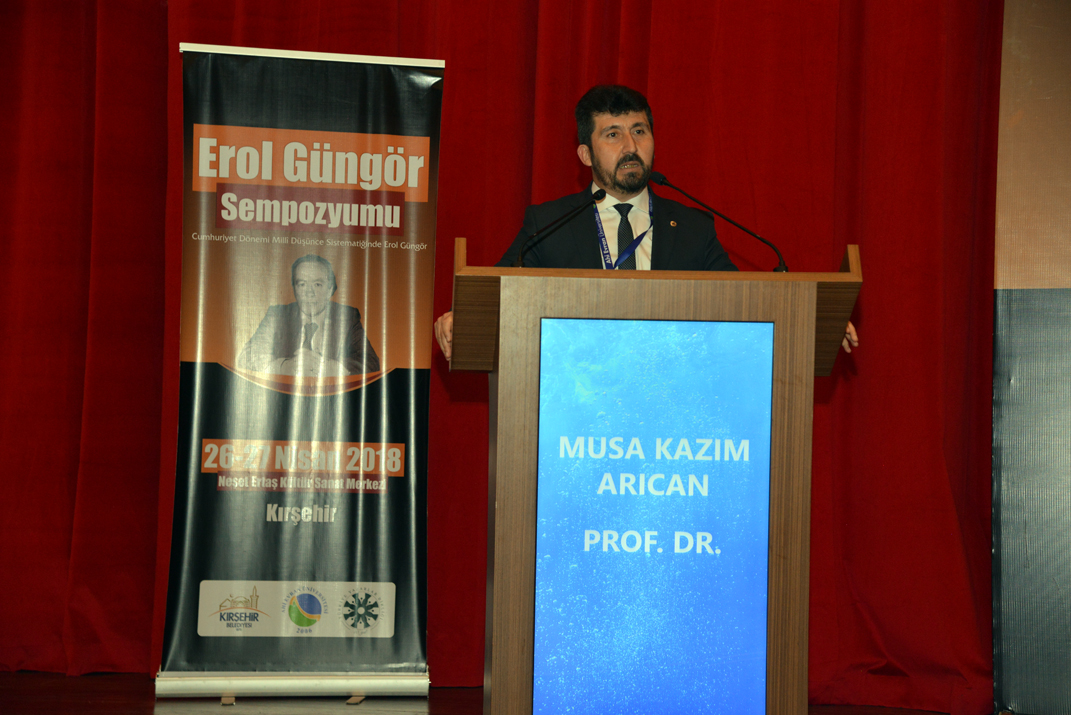 26.04.2018-kirsehir-belediyesi-ve-ahi-evran-universitesi--turkiye-yazarlar-birligi-ile-ortaklasa-duzenlenen-erol-gungor-sempozyumu-acilis-programi-(10).jpg
