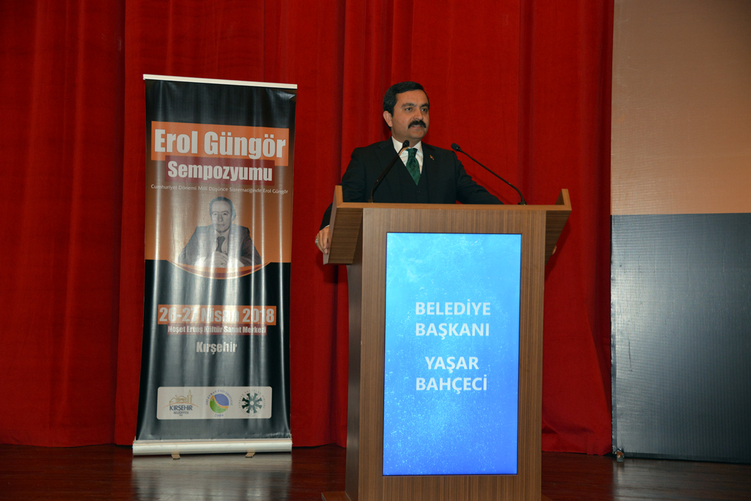 26.04.2018-kirsehir-belediyesi-ve-ahi-evran-universitesi--turkiye-yazarlar-birligi-ile-ortaklasa-duzenlenen-erol-gungor-sempozyumu-acilis-programi-(13).jpg