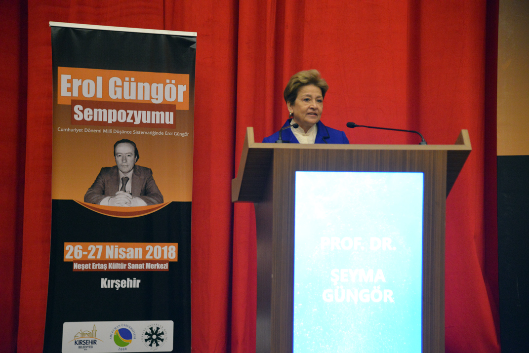 26.04.2018-kirsehir-belediyesi-ve-ahi-evran-universitesi--turkiye-yazarlar-birligi-ile-ortaklasa-duzenlenen-erol-gungor-sempozyumu-acilis-programi-(24).jpg