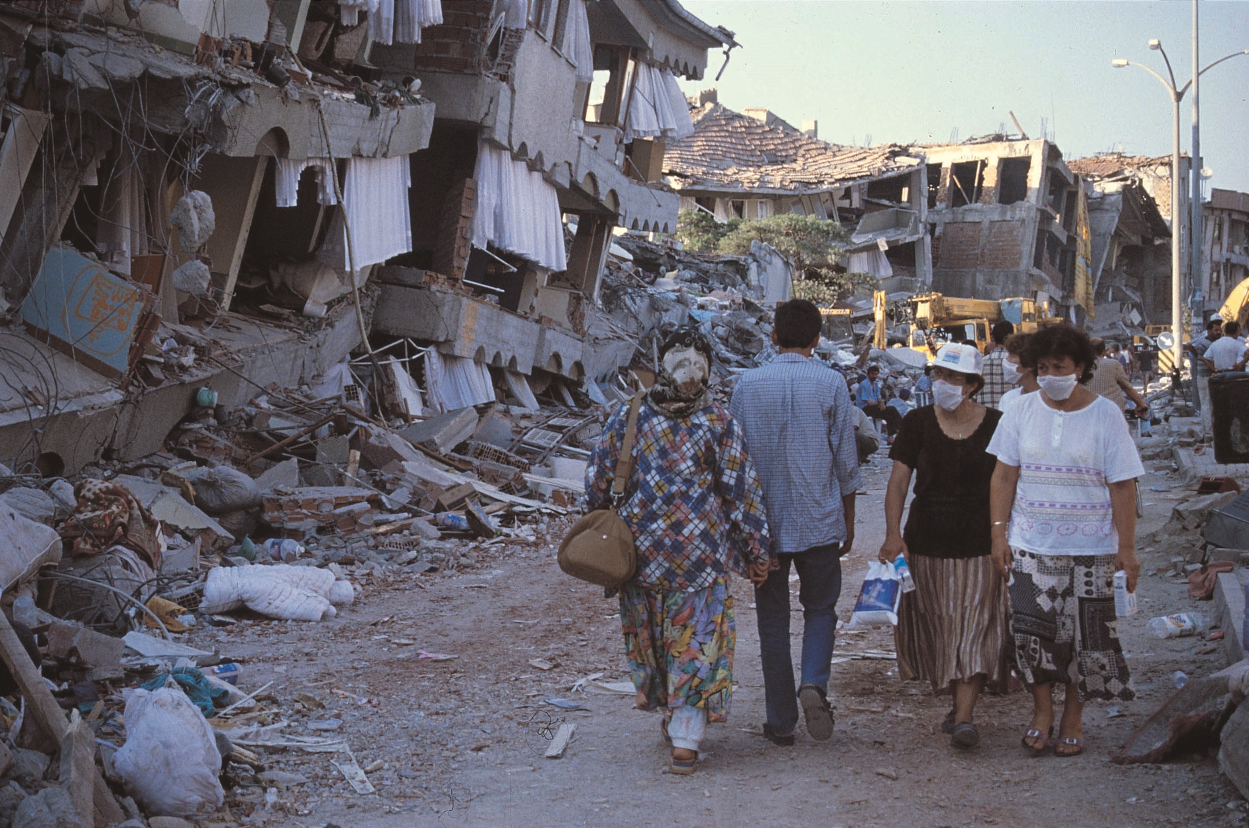 4-izmit-caddesi-1999---servet-sezgin.jpg