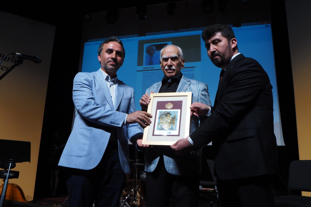 Mahmut Bıyıklı, Emin Işık, Kazım Arıcan 40-yilda-40-kultur-sahsiyetine-vefa-eipn.jpg
