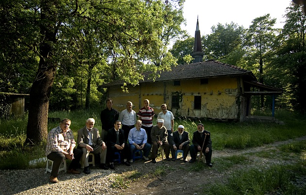 6-buyukesence-orhan-camii-onunde-2007-nevzat-yildirim.jpg