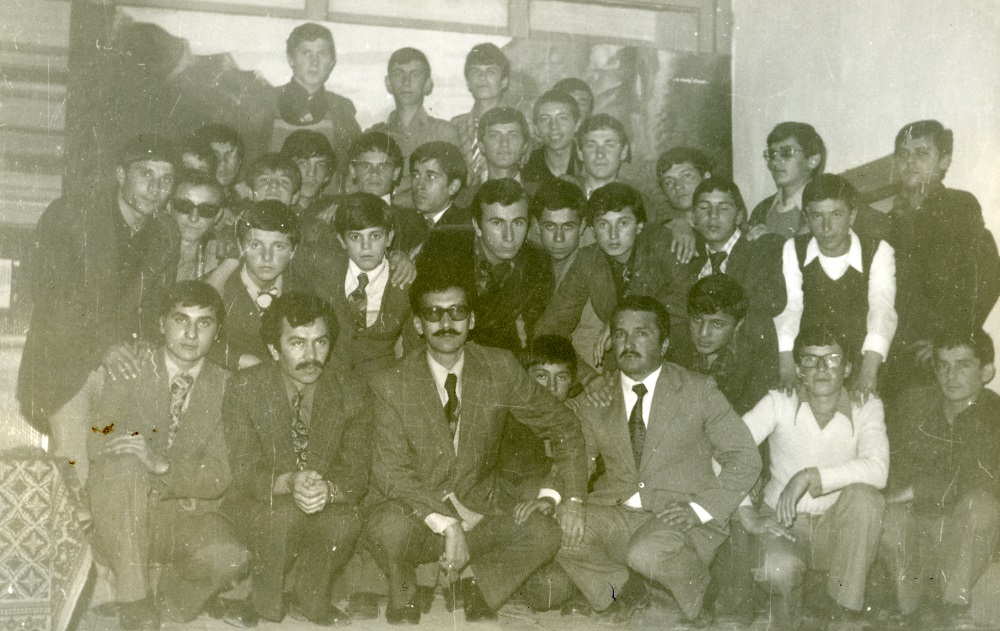 7-numan-yazici-ve-i-uzungorce-hzirlanan-adapazari-ihl-4d-gecesi-1975-huseyin-karakaya-arsivi.jpg