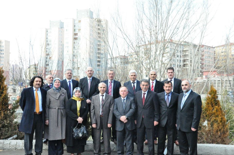 gursel-kaya-yillar-sonra-sinif-arkadaslari-ile-ankarada-28.3.2012.jpg