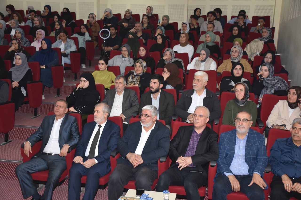 harran-universitesinde-batililasma-paneli-duzenlendi-6.jpg harran-universitesinde-batililasma-paneli-duzenlendi-6.jpg