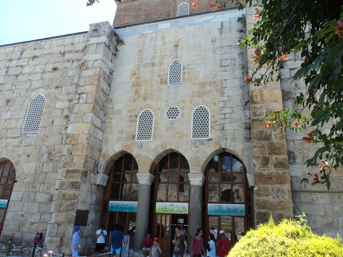 isa-bey-camii,-kapali-bolum-ana-giris.jpg isa-bey-camii,-kapali-bolum-ana-giris.jpg